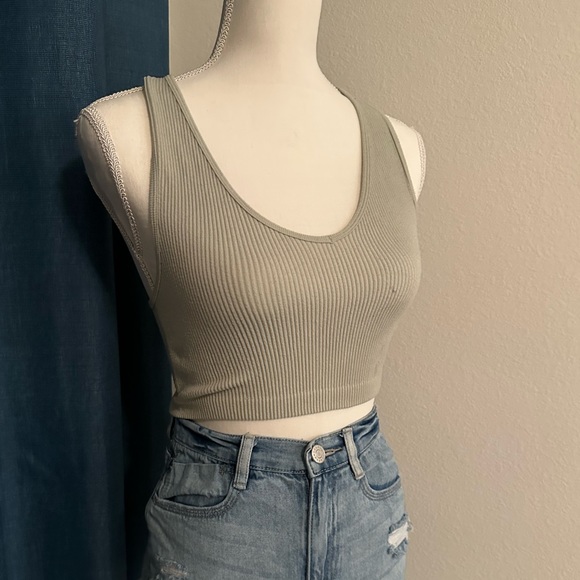 Grey Crew Neck Stretchy Ribbed Racer Back Crop Top Size S/M - Picture 5 of 6